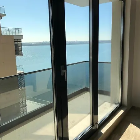 C&a * Mamaia