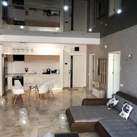 C&a * Mamaia
