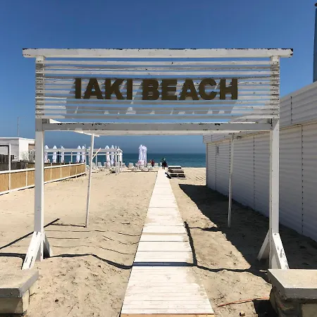 C&a * Mamaia